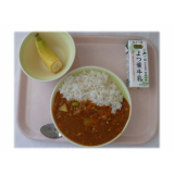 9月25日（金）　チキンヨーグルトカレー　バナナ